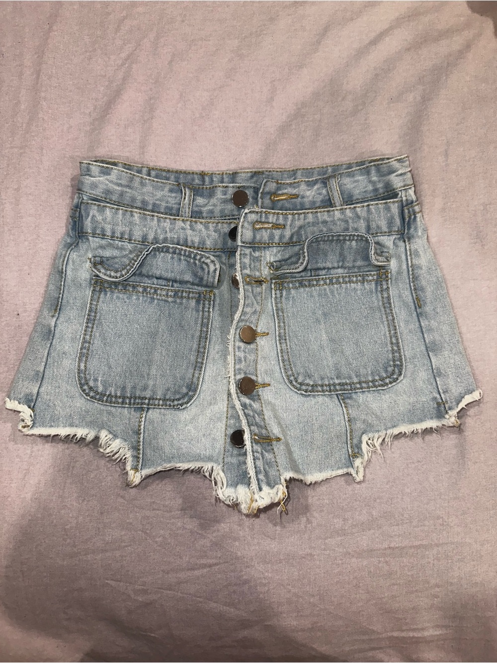 Button-Front Light Blue Denim Short Shorts with Frayed Hem
